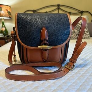 Vintage Dooney & Bourke Single Pocket Medium Outback Style R34